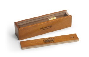 Bolivar Belicosos Finos wooden coffin box open